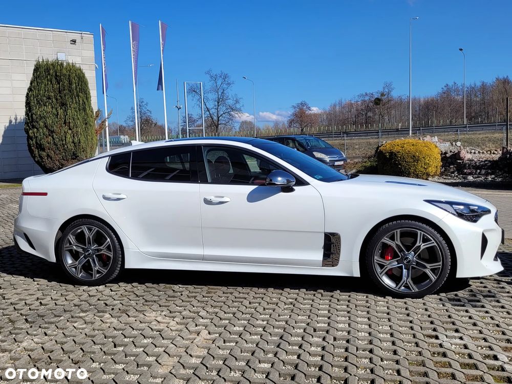 Kia Stinger - 9