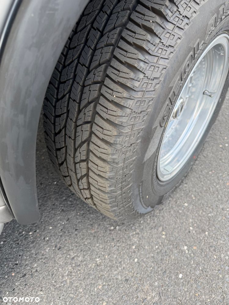 Ford Explorer Standard - 26