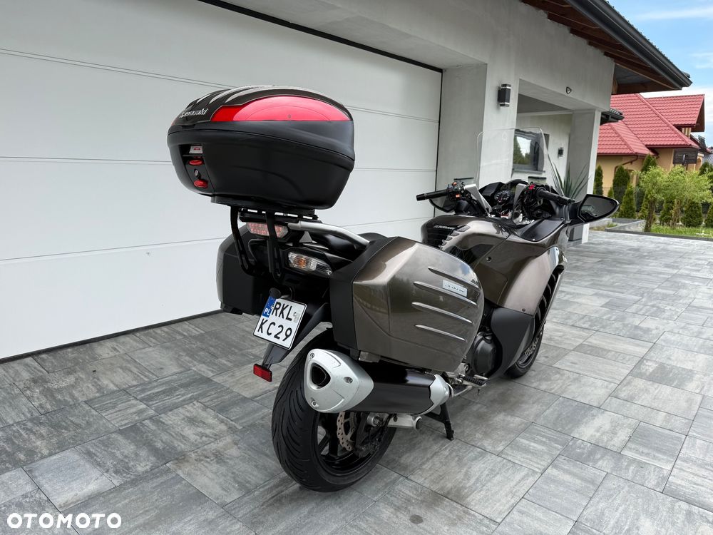Kawasaki GTR - 14