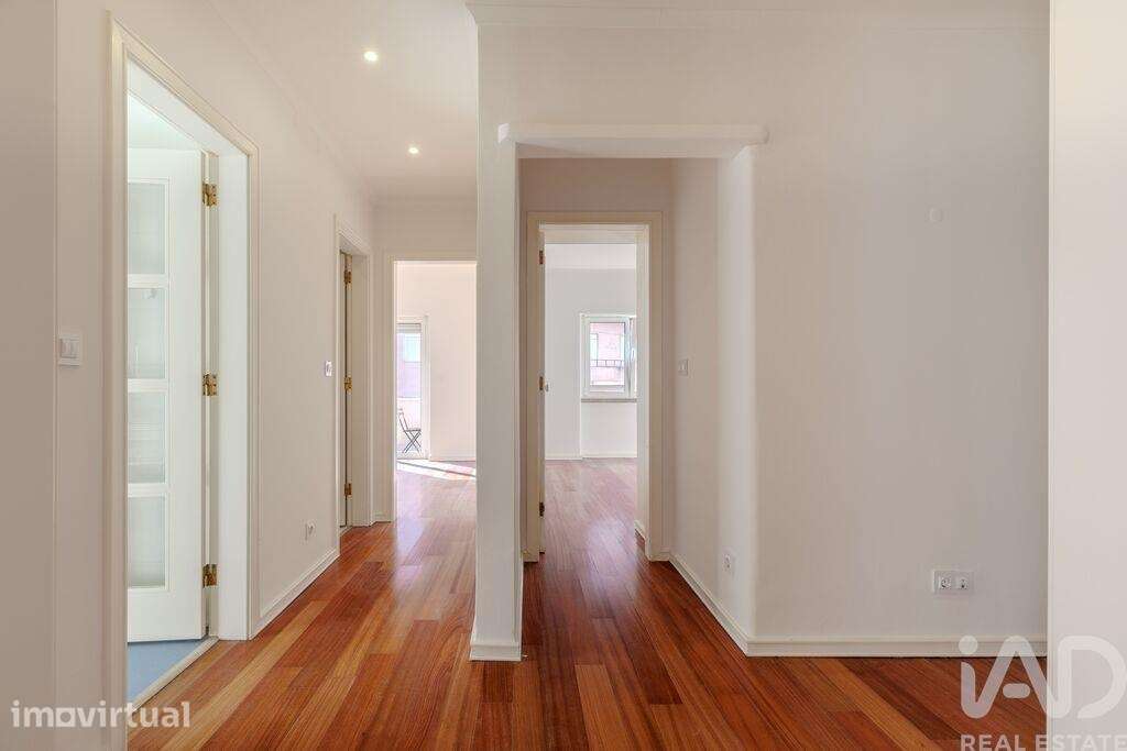 Apartamento T2 em Campo de Ourique de 93,00 m2 - Grande imagem: 2/30