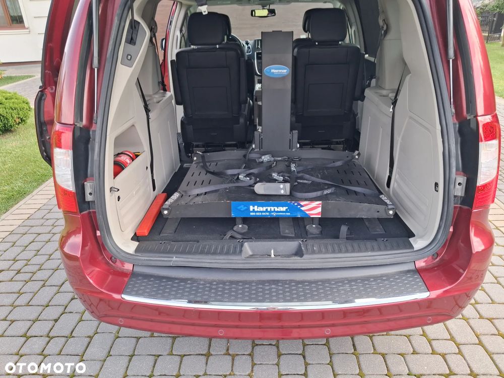 Chrysler Town & Country 3.6 Limited - 15