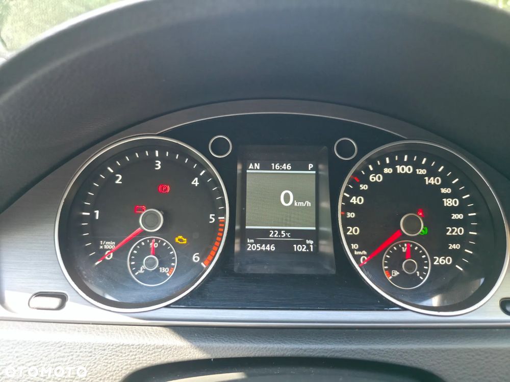 Volkswagen Passat 2.0 TDI Comfortline DSG - 11