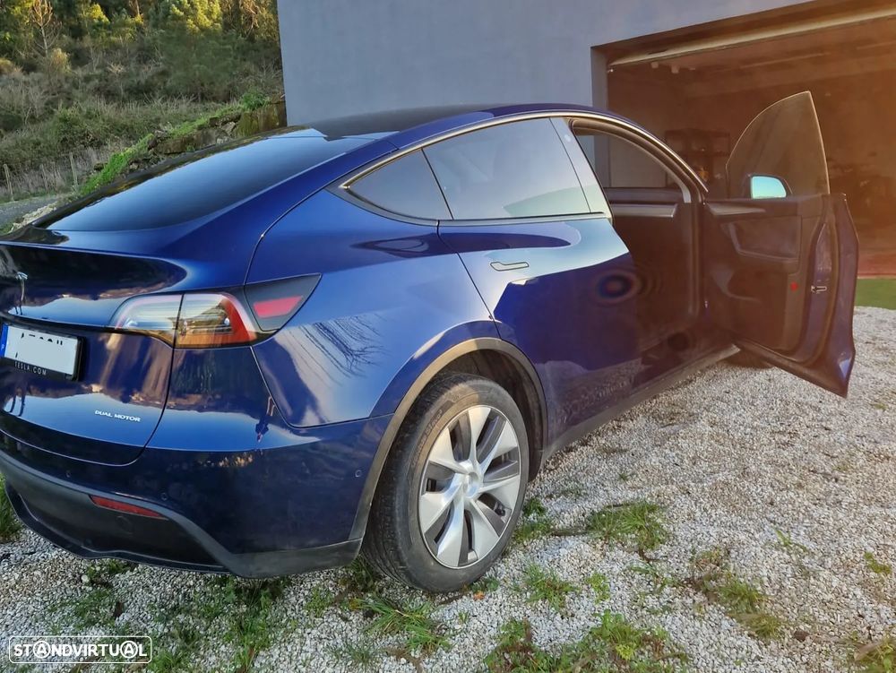 Tesla Model Y Long Range Dual Motor AWD - 9