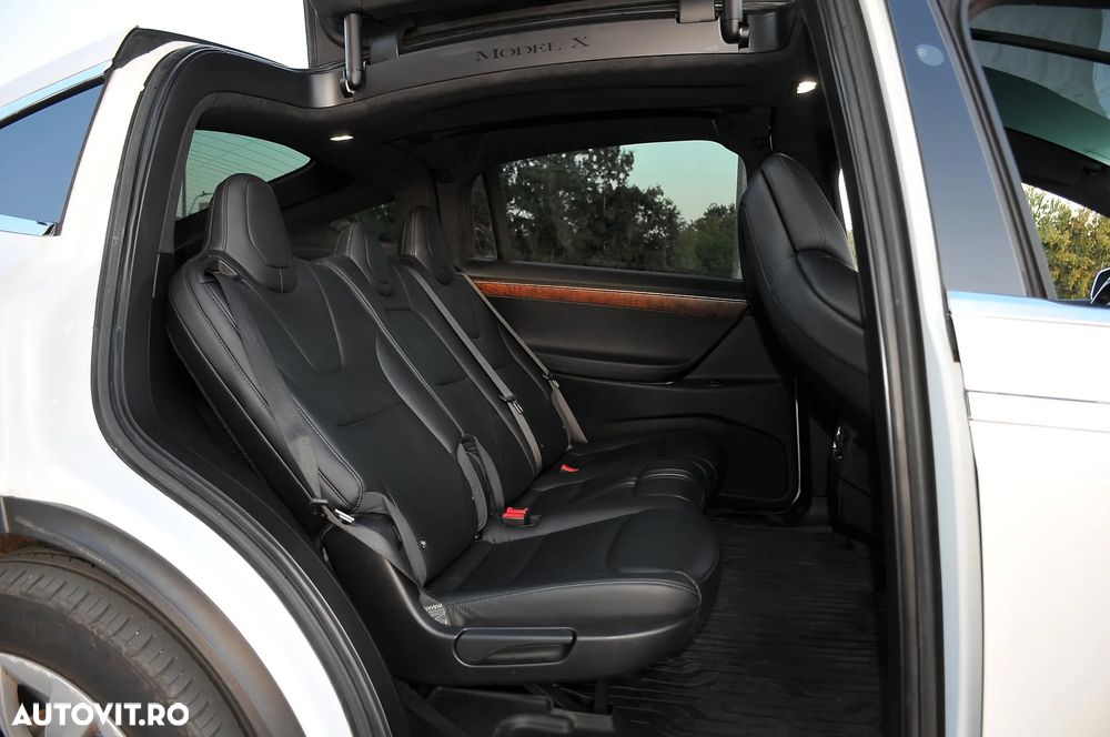 Tesla Model X - 13
