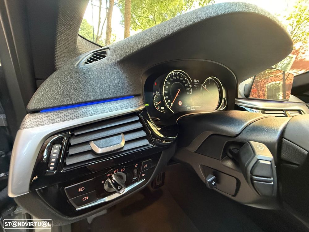 BMW 520 d Pack Desportivo M Auto - 22