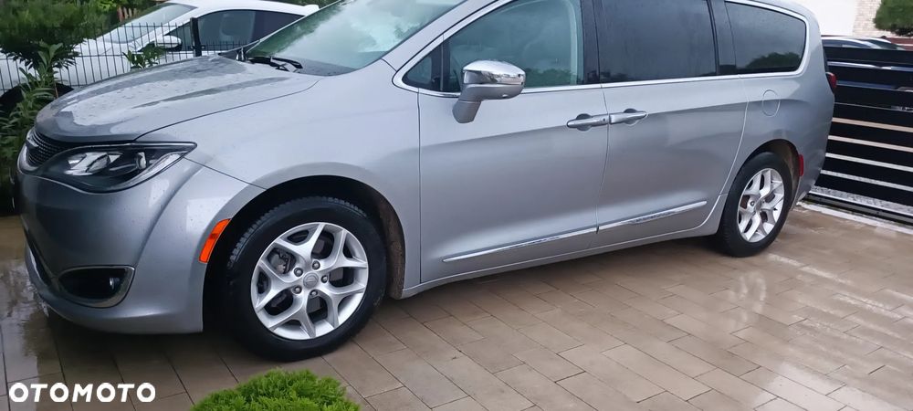 Chrysler Pacifica - 4