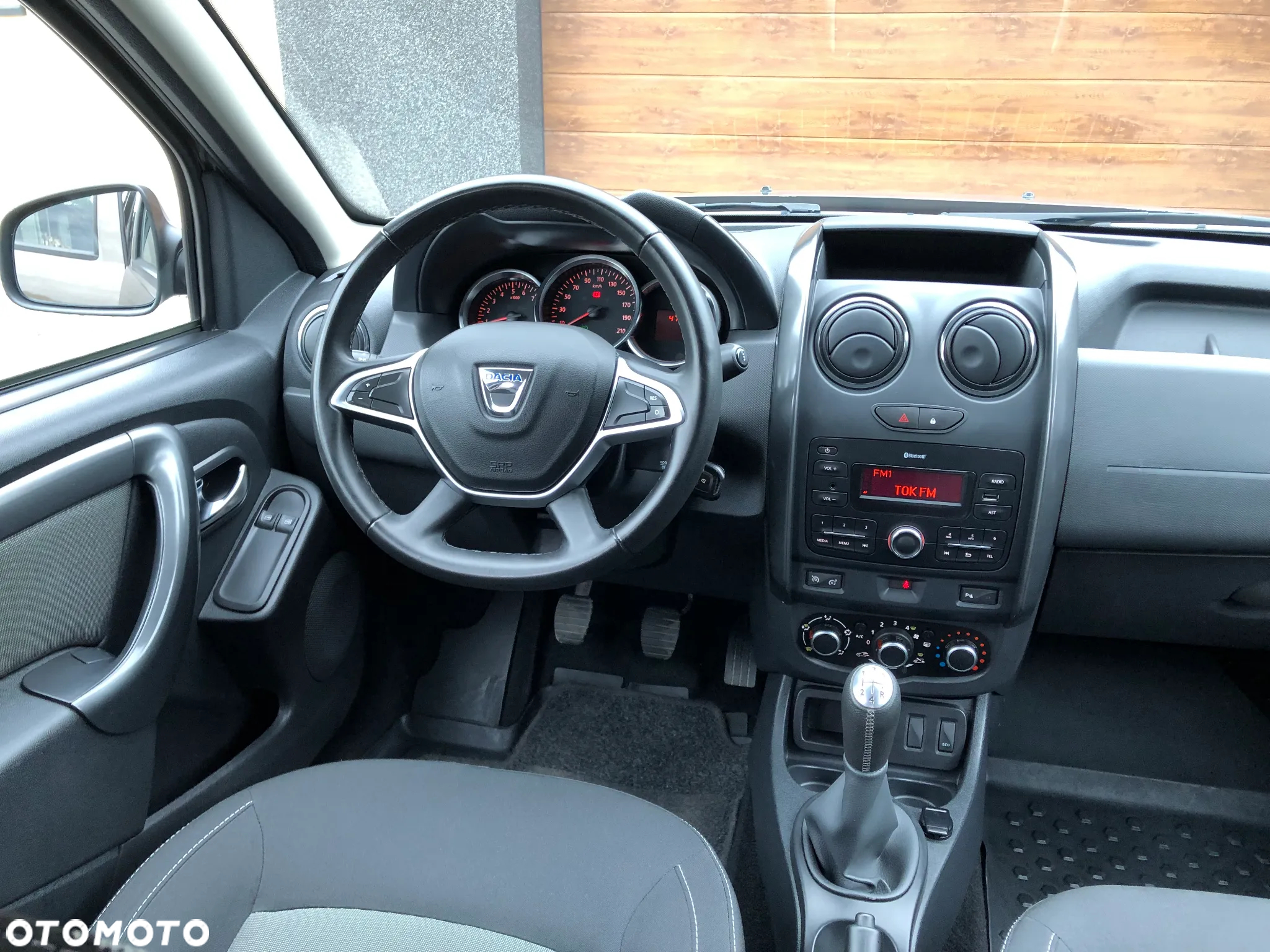 Dacia Duster 1.6 SCe Laureate S&S - 33