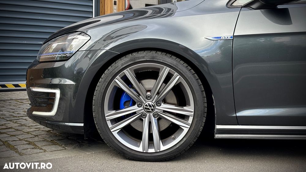 Volkswagen Golf - 5
