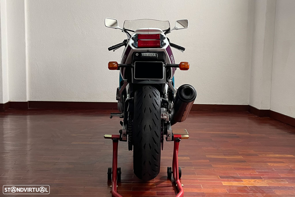Yamaha FZR 600 - 7