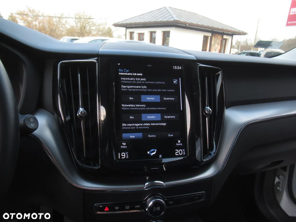 Volvo XC 60 T4 Momentum Pro - 24