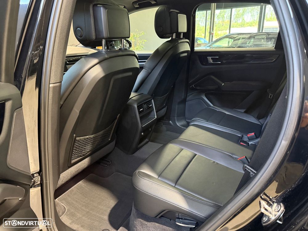 Porsche Cayenne E-Hybrid Platinum Edition - 12