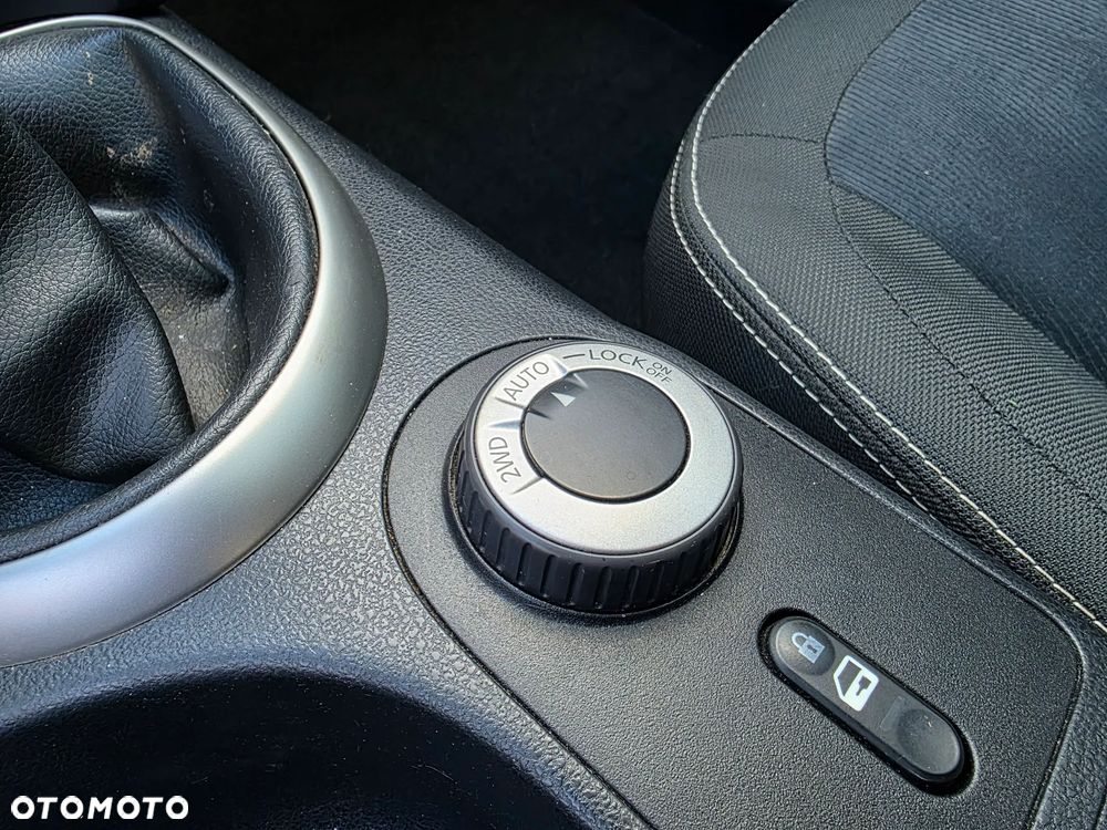 Nissan Qashqai 2.0 dCi 4 x 4 DPF tekna - 26
