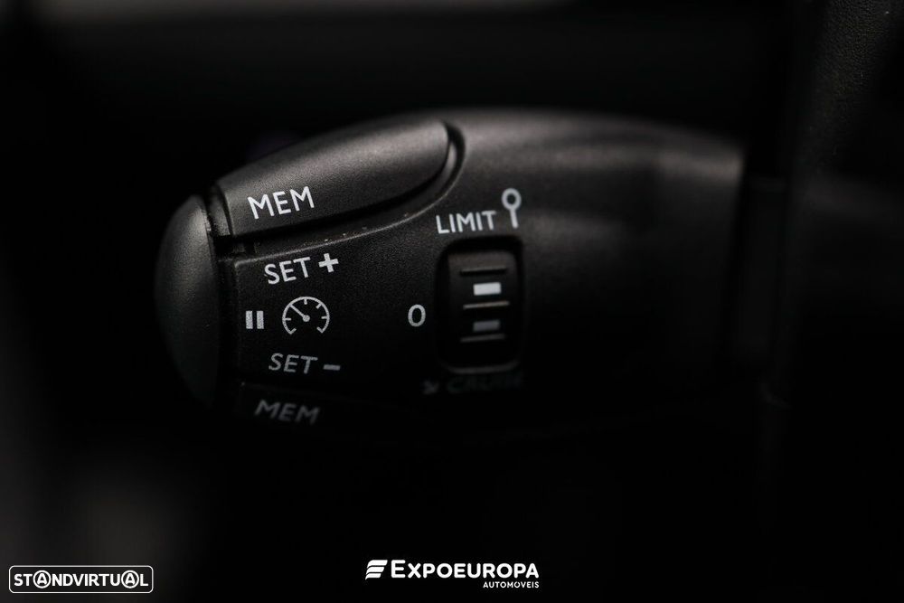 Peugeot 208 1.2 Hybrid Allure e-DCS6 - 22