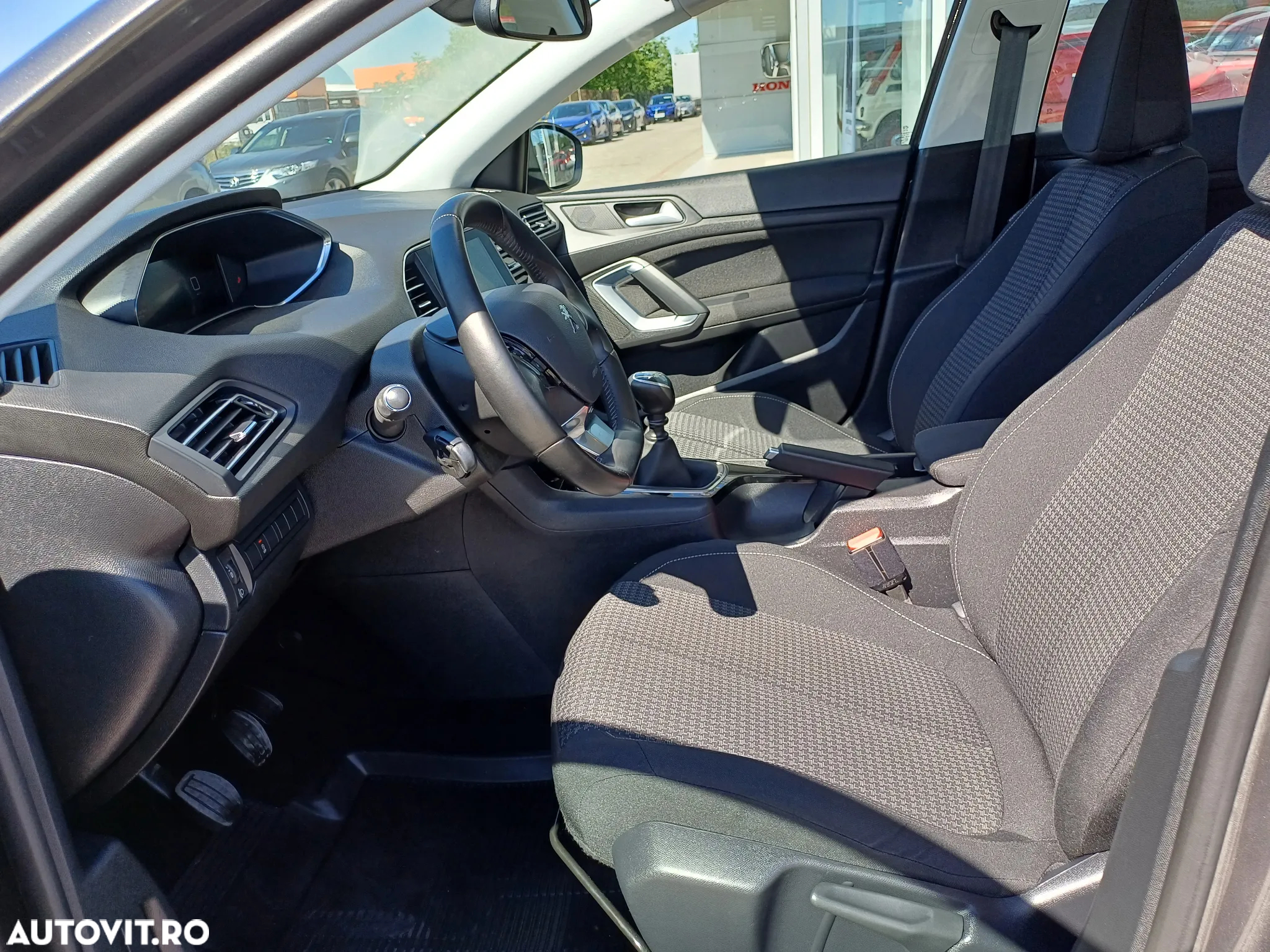 Peugeot 308 1.2 L PureTech Turbo S&S Active - 9