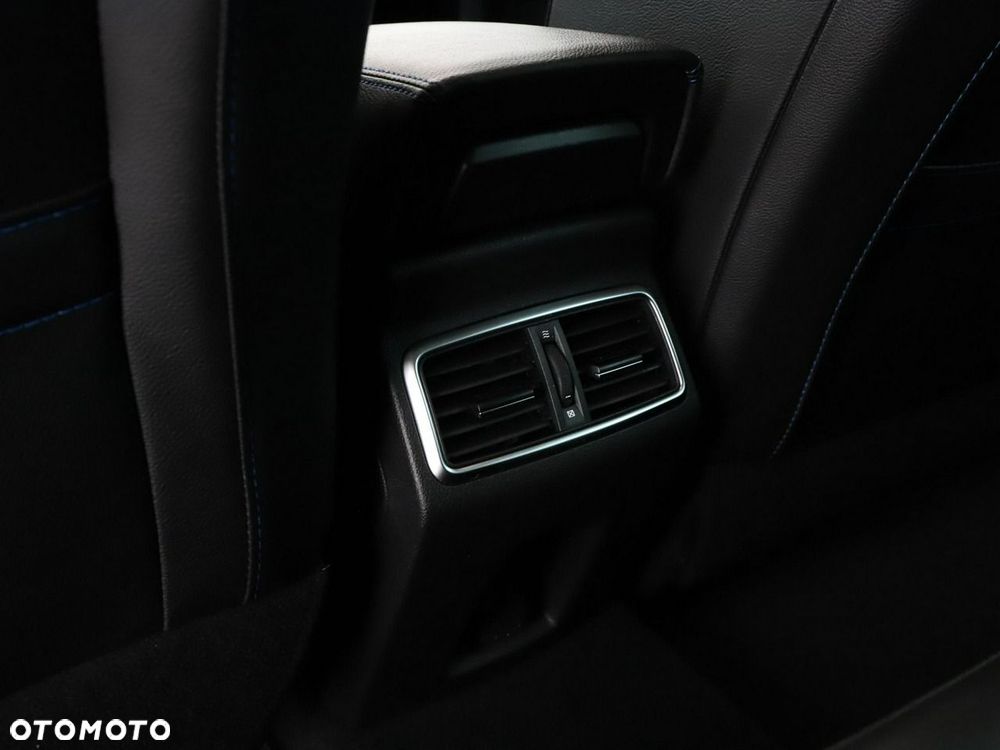 Renault Megane ENERGY TCe 205 EDC GT - 38