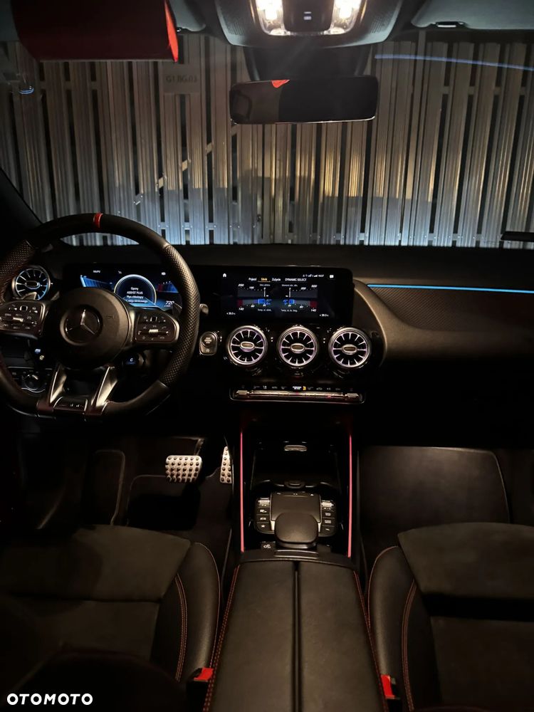 Mercedes-Benz GLA - 28