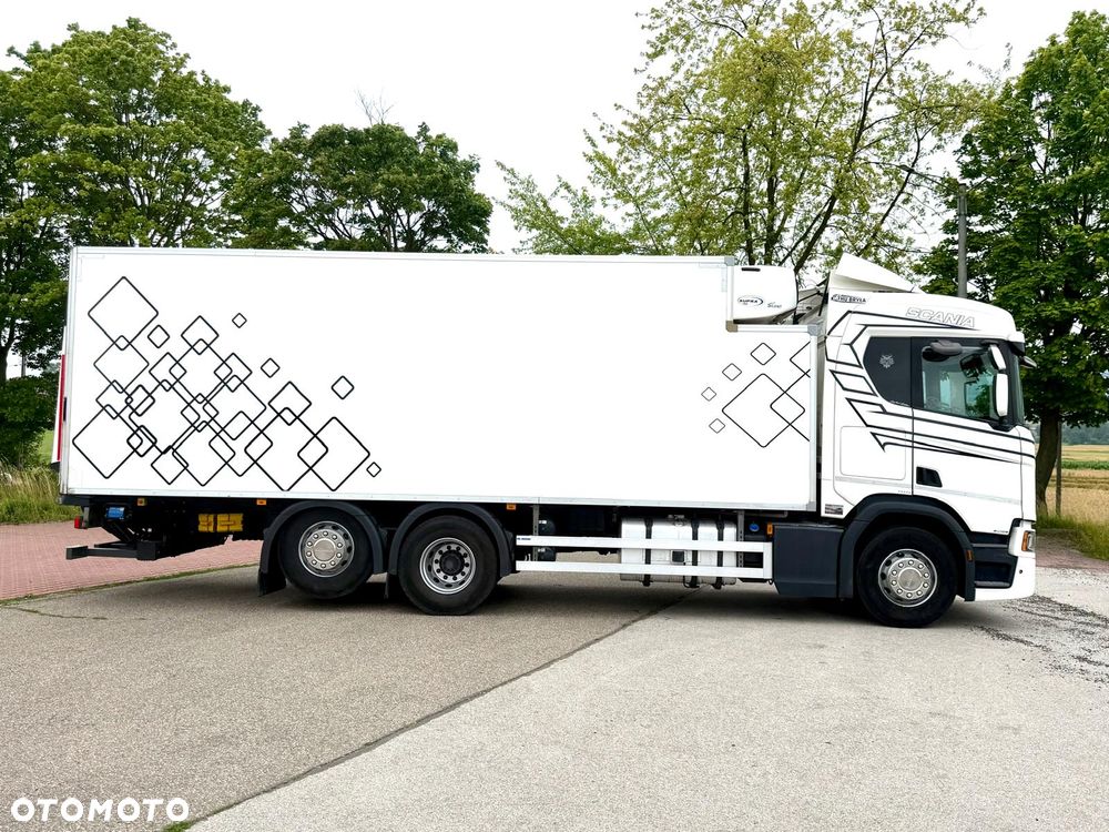 Scania SCANIA R410 / CHŁODNIA / 2020 /  WINDA / BEZ EGR  / TRZECIA OŚ PODNOSZONA ORAZ SKRĘTNA / SPROWADZONY / SYPIALKA / AUTOMAT / 19 PALET / E6 / STAN BARDZO DOBRY - 11