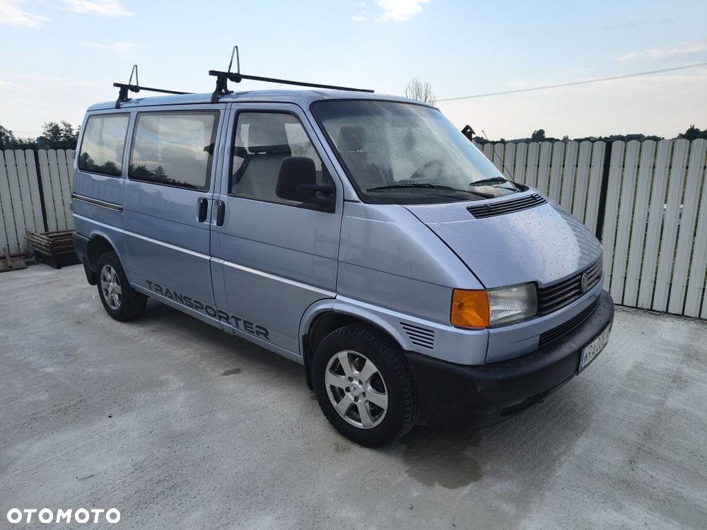 Volkswagen Caravelle - 1