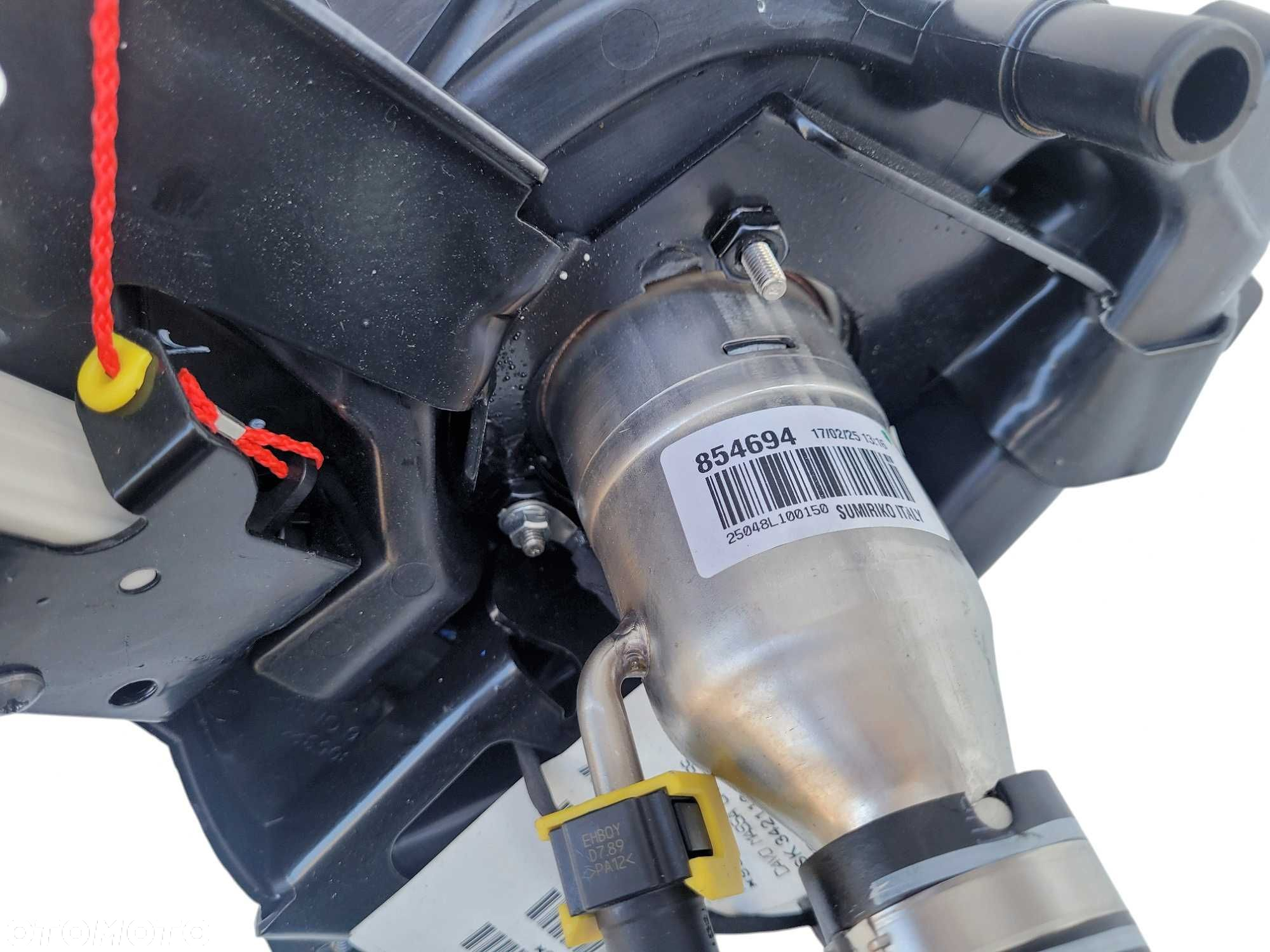 Ferrari 296 SF90 - wlew paliwa, Capless Fuel Filler Neck, metal PHEV - 5