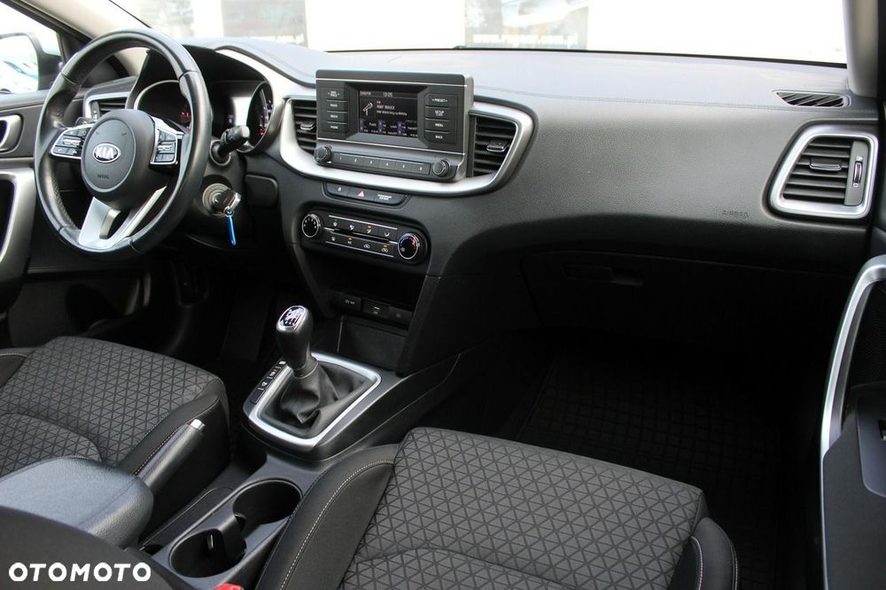 Kia Ceed 1.6 CRDi mHEV M - 11