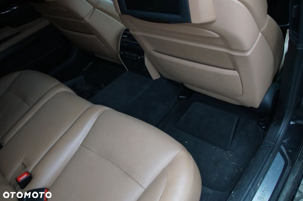 Pojazd na części BMW F01 750i Long xDrive, rocznik 2011 BLACK SAPPHIRE METALLIC (475) XCL.LEDER NAPPA ERW./D5 SATB HELL (NAD5) silnik N63B44O0 skrzynia GA6HP-26Z drzwi klapa szyba fotele long amortyzator - 28