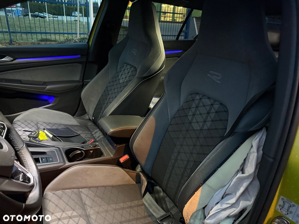 Volkswagen Golf 1.5 eTSI OPF DSG R-Line - 29