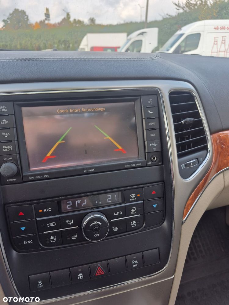 Jeep Grand Cherokee - 16