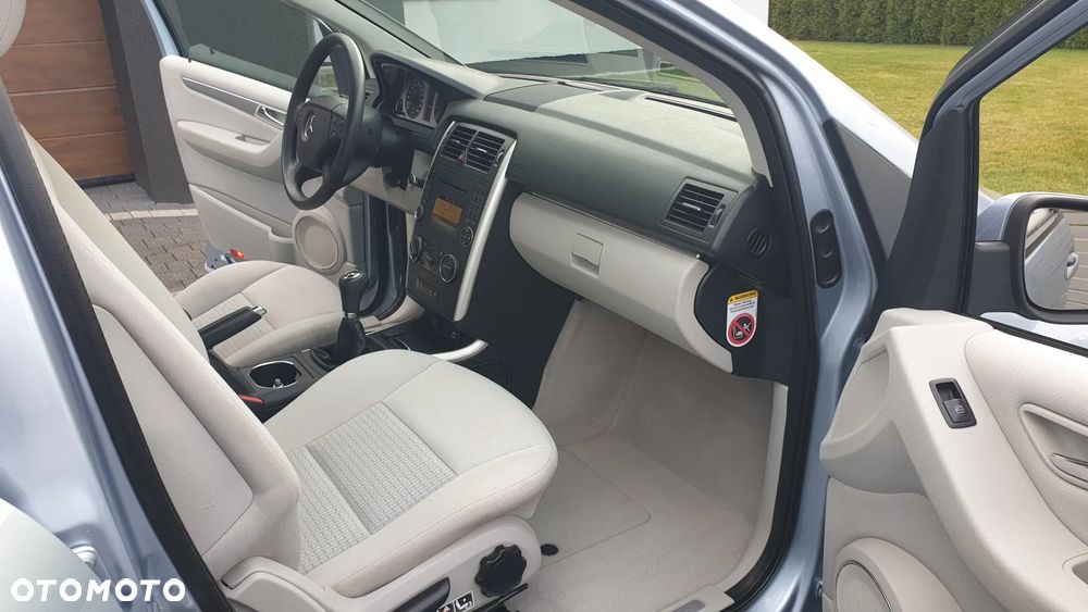 Mercedes-Benz Klasa B 180 BlueEFFICIENCY Edition - 21