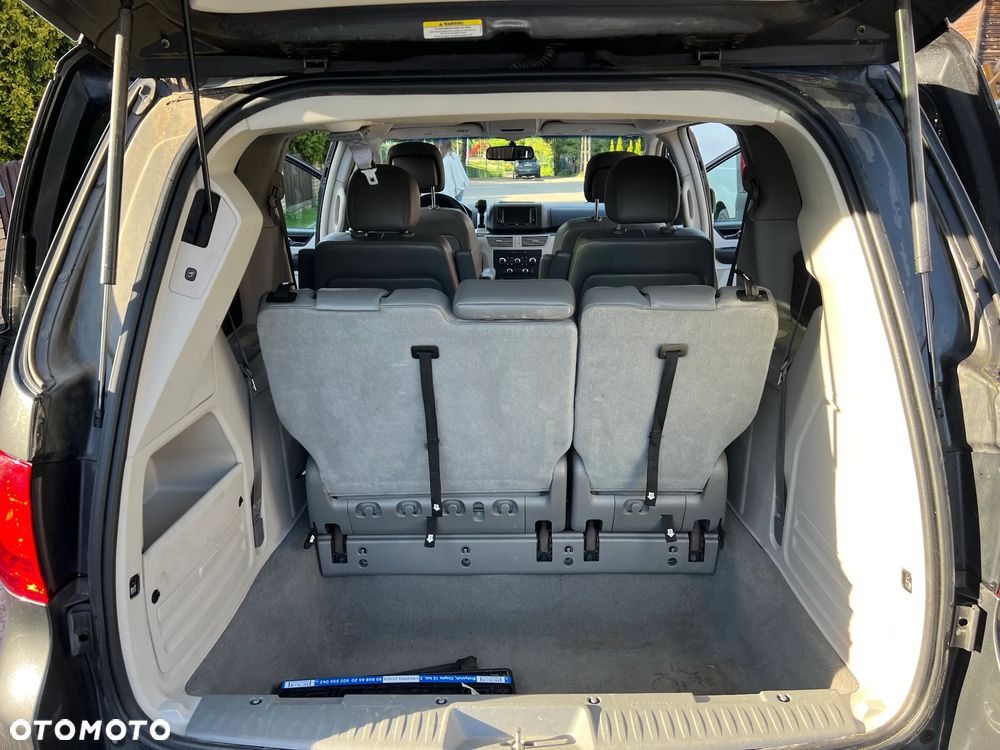 Volkswagen Routan - 17