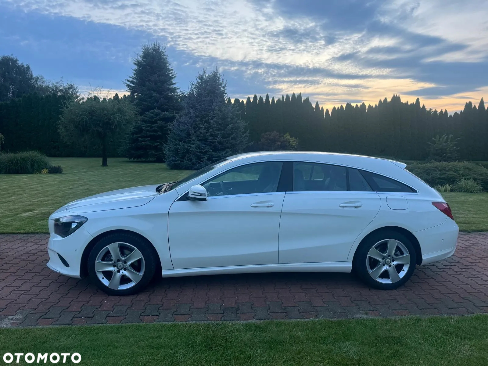 Mercedes-Benz CLA Shooting Brake 200 d 7G-DCT Urban - 10