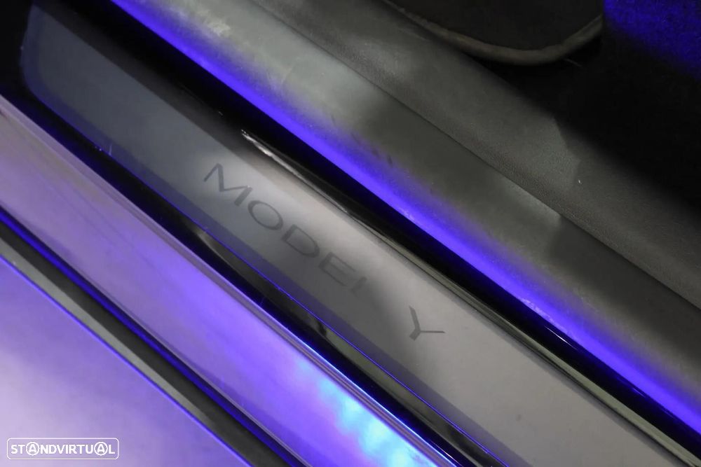 Tesla Model Y Long Range Dual Motor AWD - 11