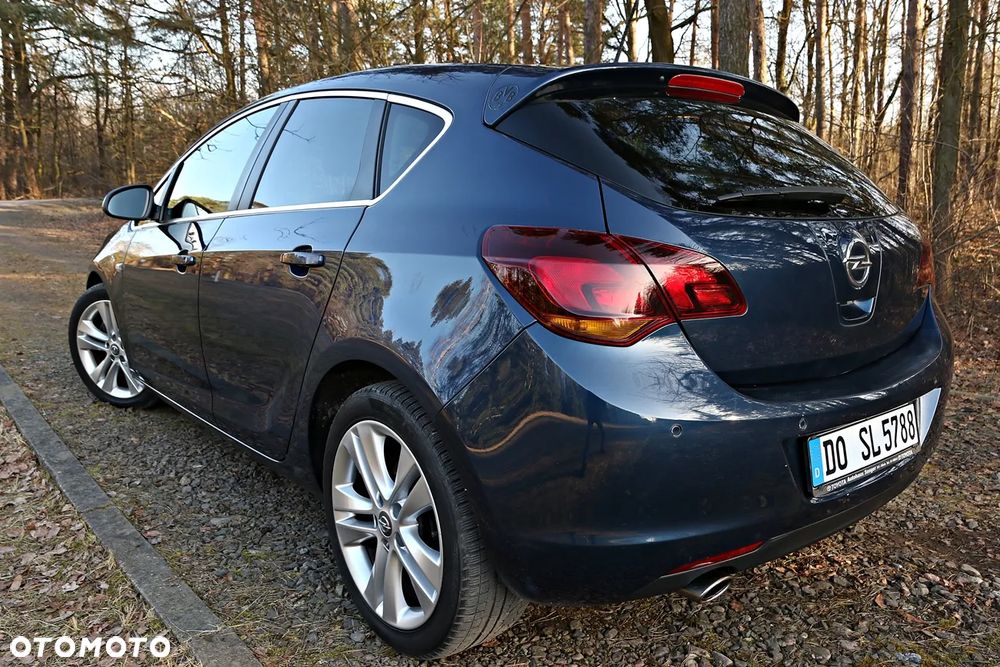 Opel Astra 1.6 Turbo - 24