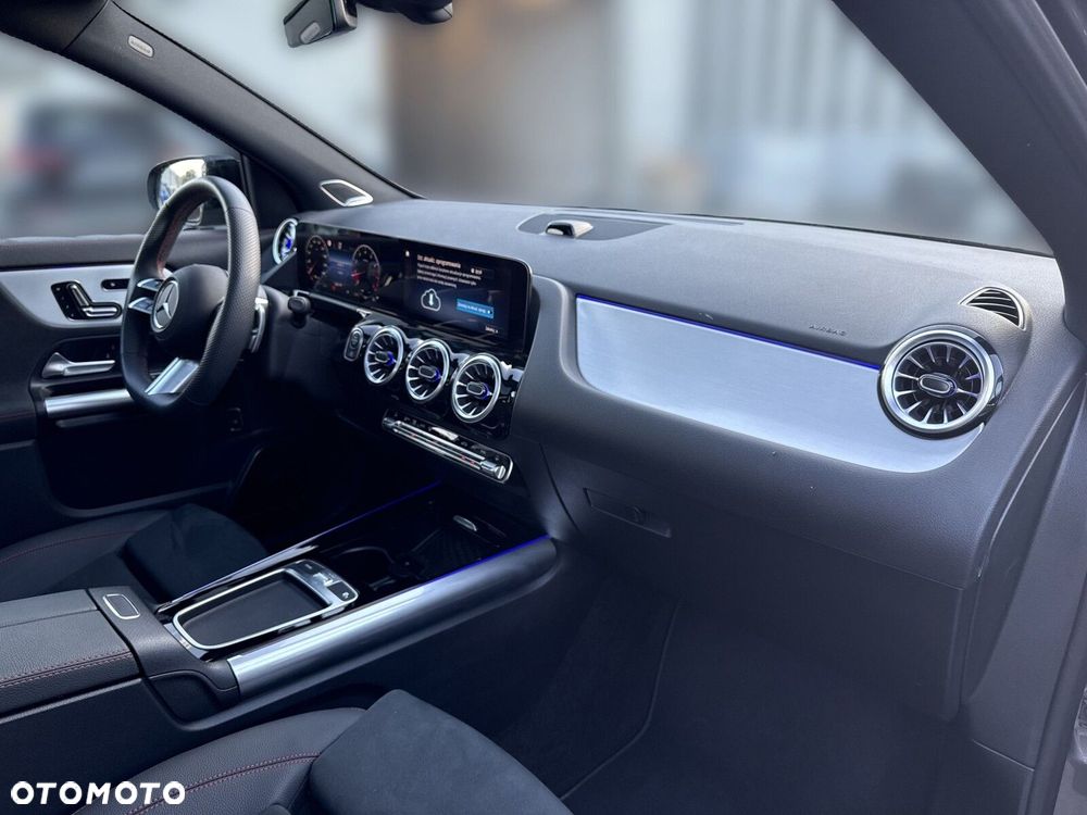 Mercedes-Benz GLA - 16