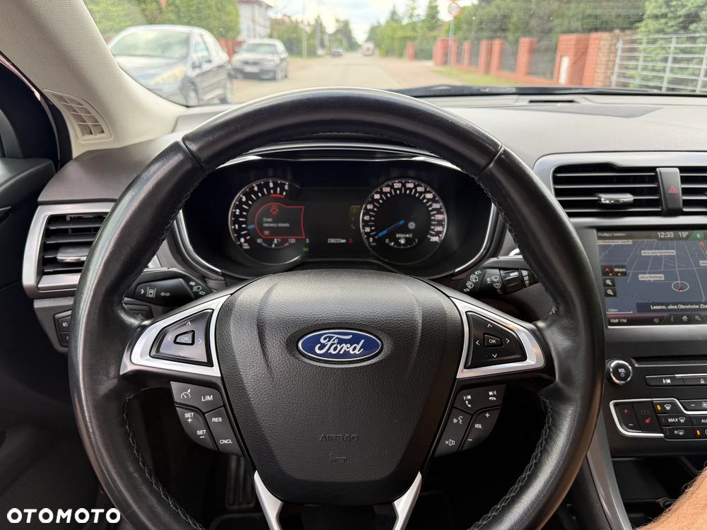 Ford Mondeo - 32