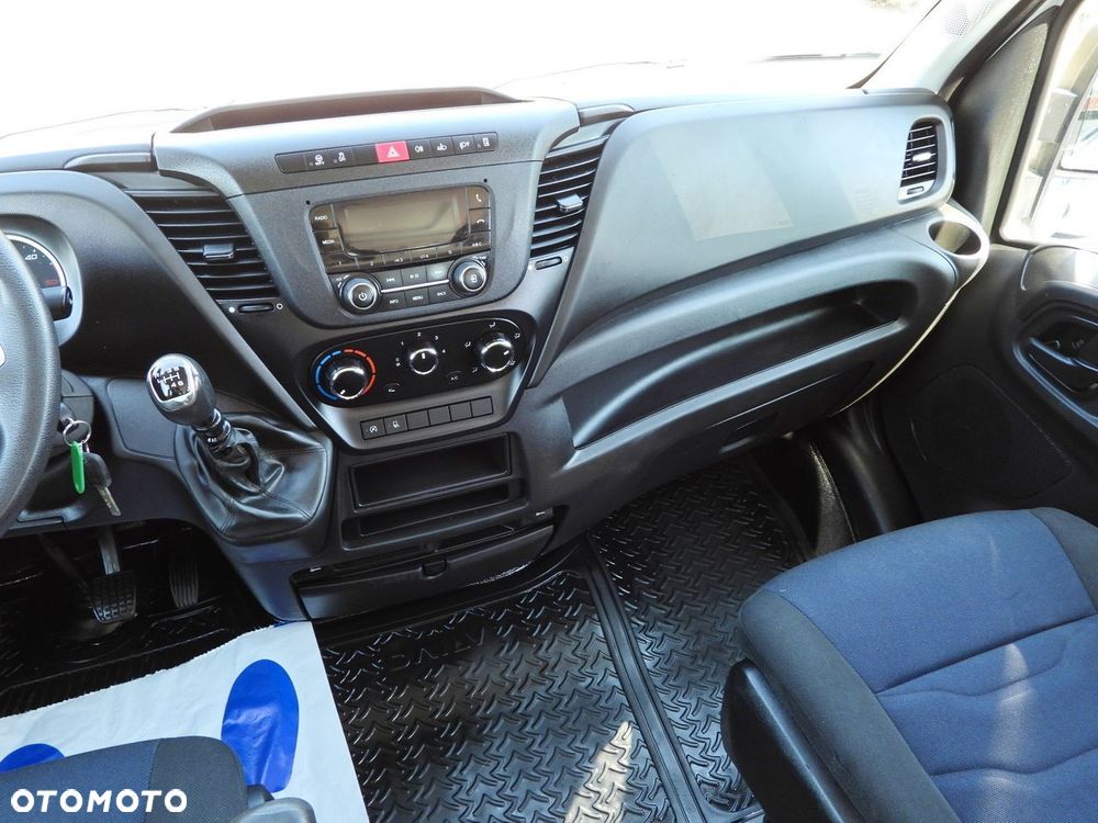 Iveco DAILY 35C14 WYWROTKA PODWÓJNA KABINA DOKA 6 MIEJSC TEMPOMAT BLIŹNIACZE KOŁA KLIMATYZACJA  140KM - 31