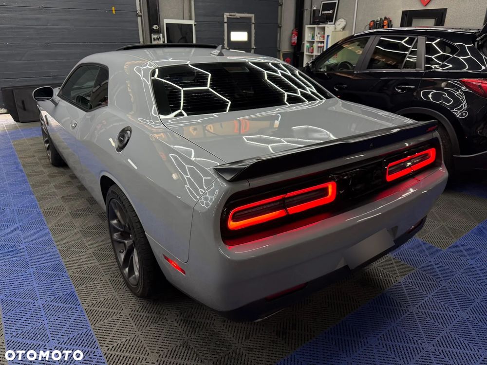 Dodge Challenger 6.4 Scat Pack - 10