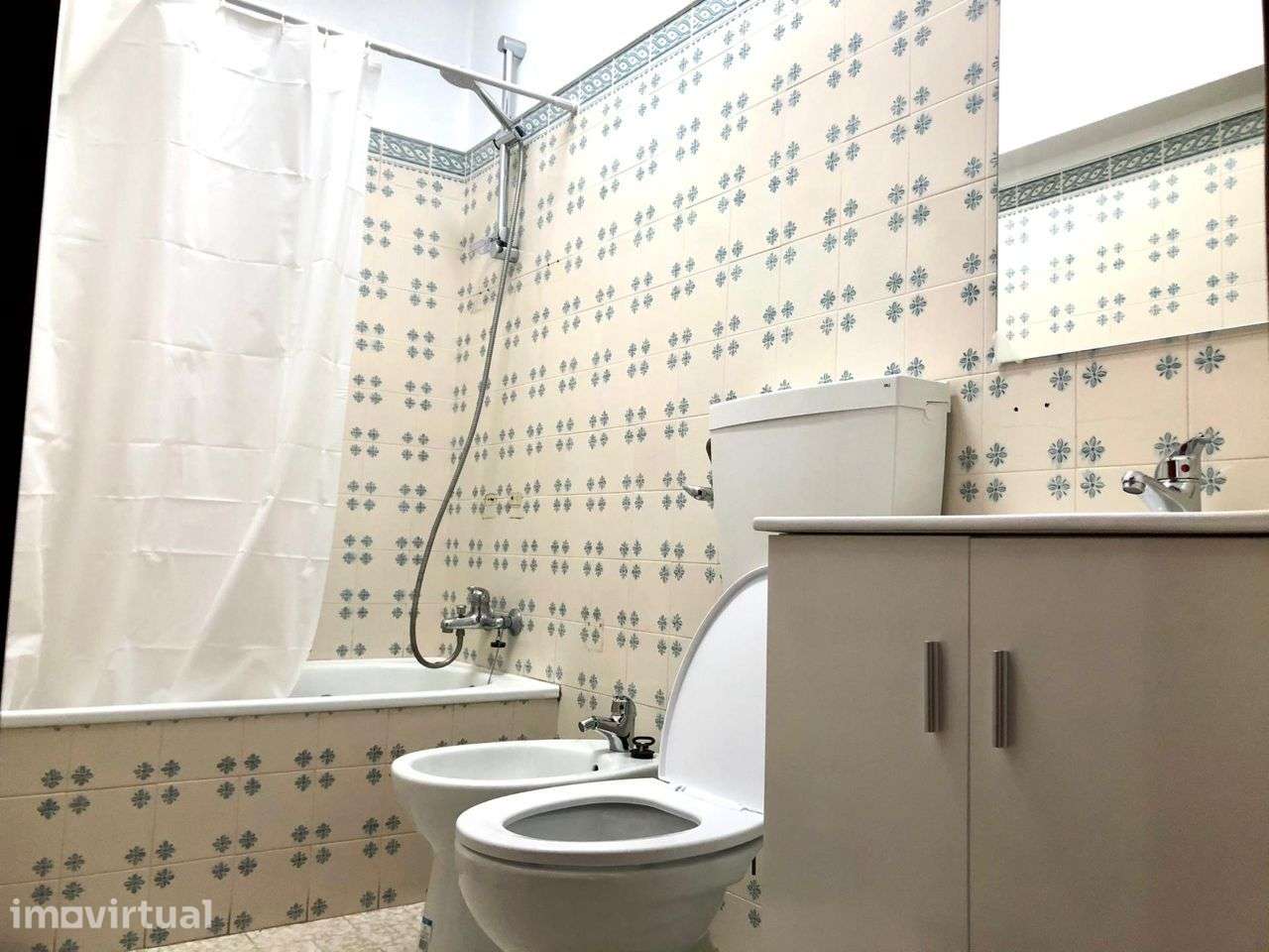 Quarto, apenas raparigas - Santiago do Cacém, centro da cidade - Grande imagem: 5/5