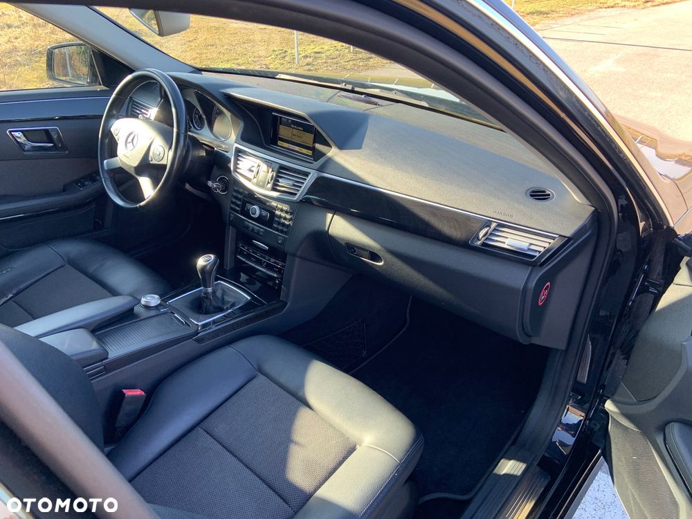 Mercedes-Benz Klasa E 200 CGI BlueEffICIENCY - 19