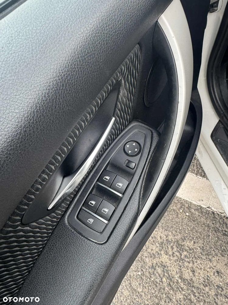 BMW Seria 3 318i Sport Line - 8