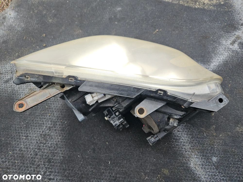 Lampa lewa przednia Toyota Avensis T25 Lift 2008r Europa - 2