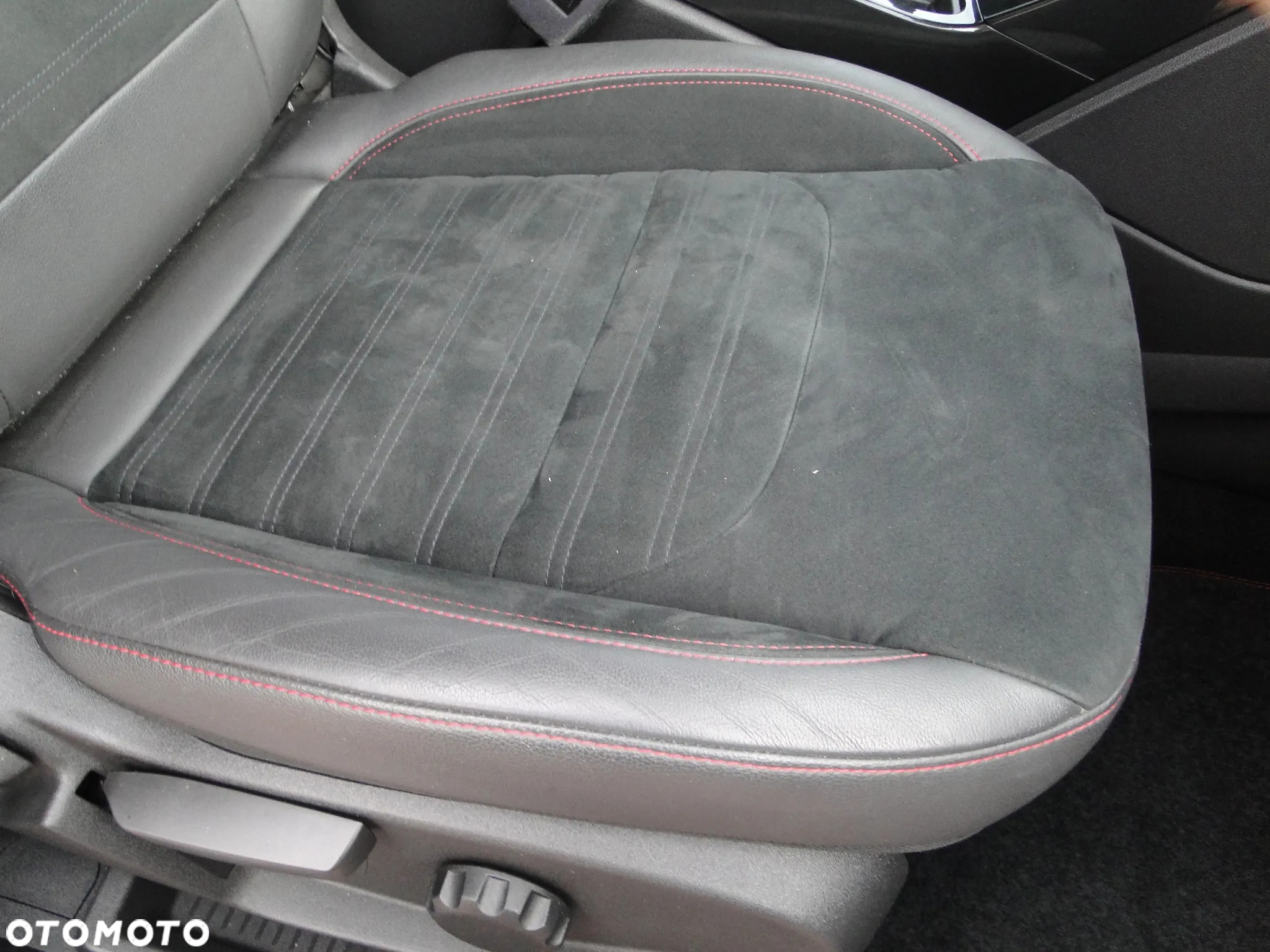 Ford Kuga 1.5 EcoBoost FWD ST-Line ASS - 34