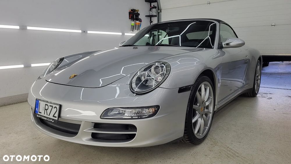 Porsche 911 Carrera 4 - 29