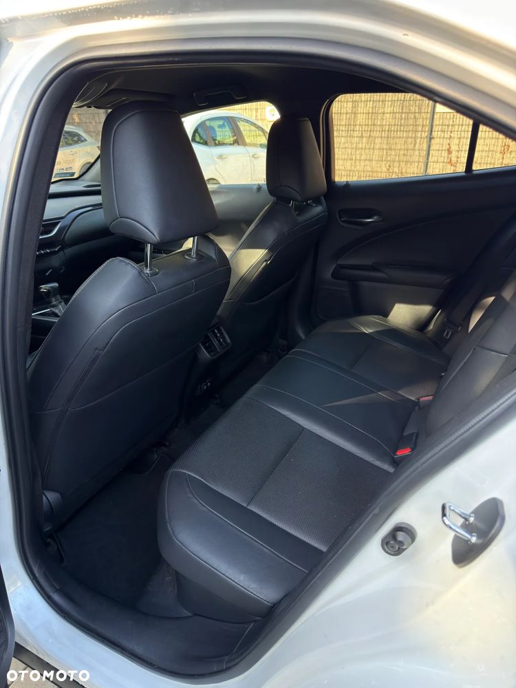 Lexus UX - 24
