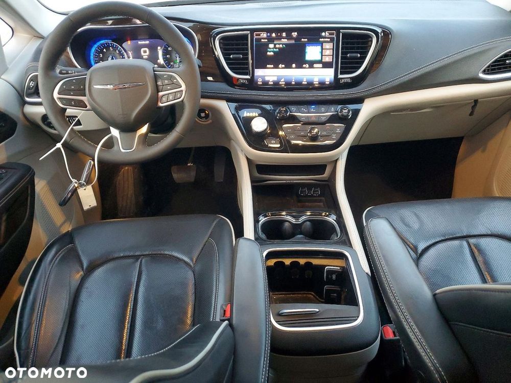 Chrysler Pacifica - 8