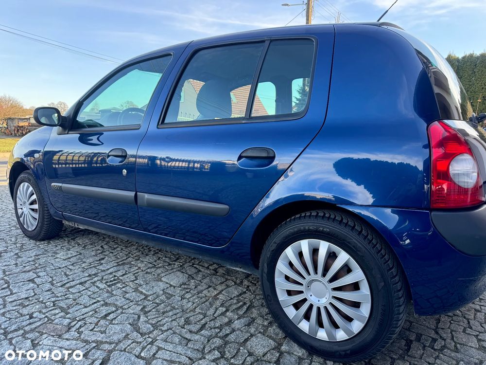 Renault Clio 1.2 16V Emotion - 10