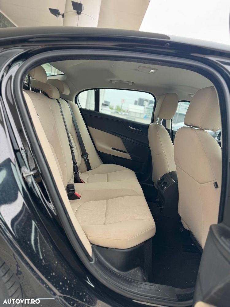 Jaguar XE 20d Aut. Portfolio - 12