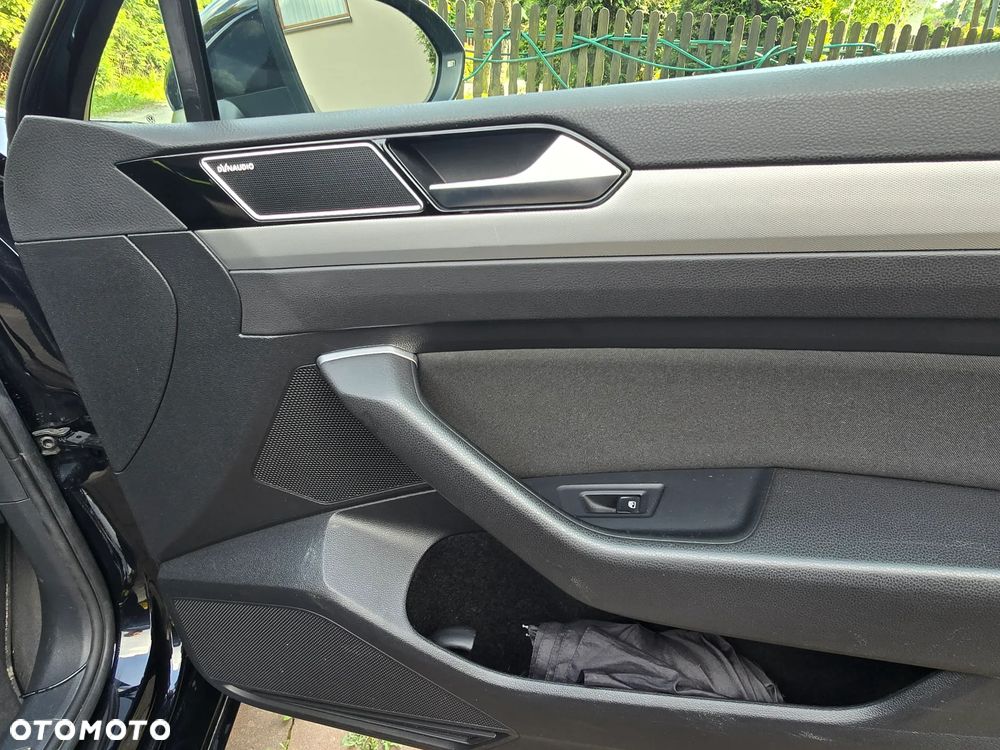 Volkswagen Passat - 19
