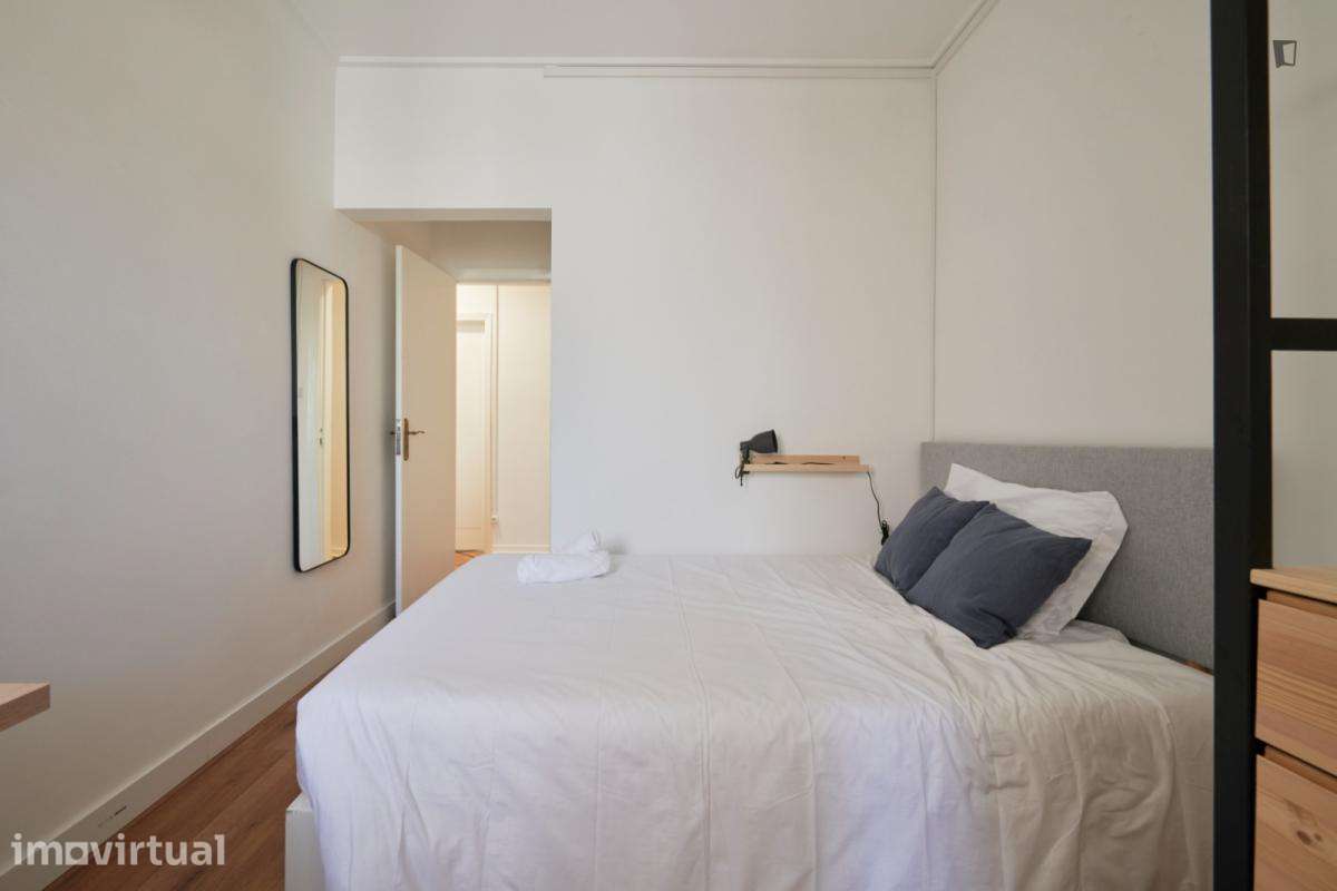 Quarto - localizado em São Sebastião Lisbon - Grande imagem: 5/28
