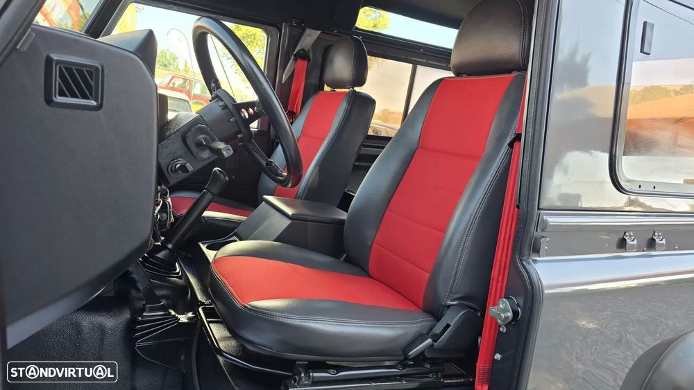 Land Rover Defender 90 SW 2.2 CRD E - 19