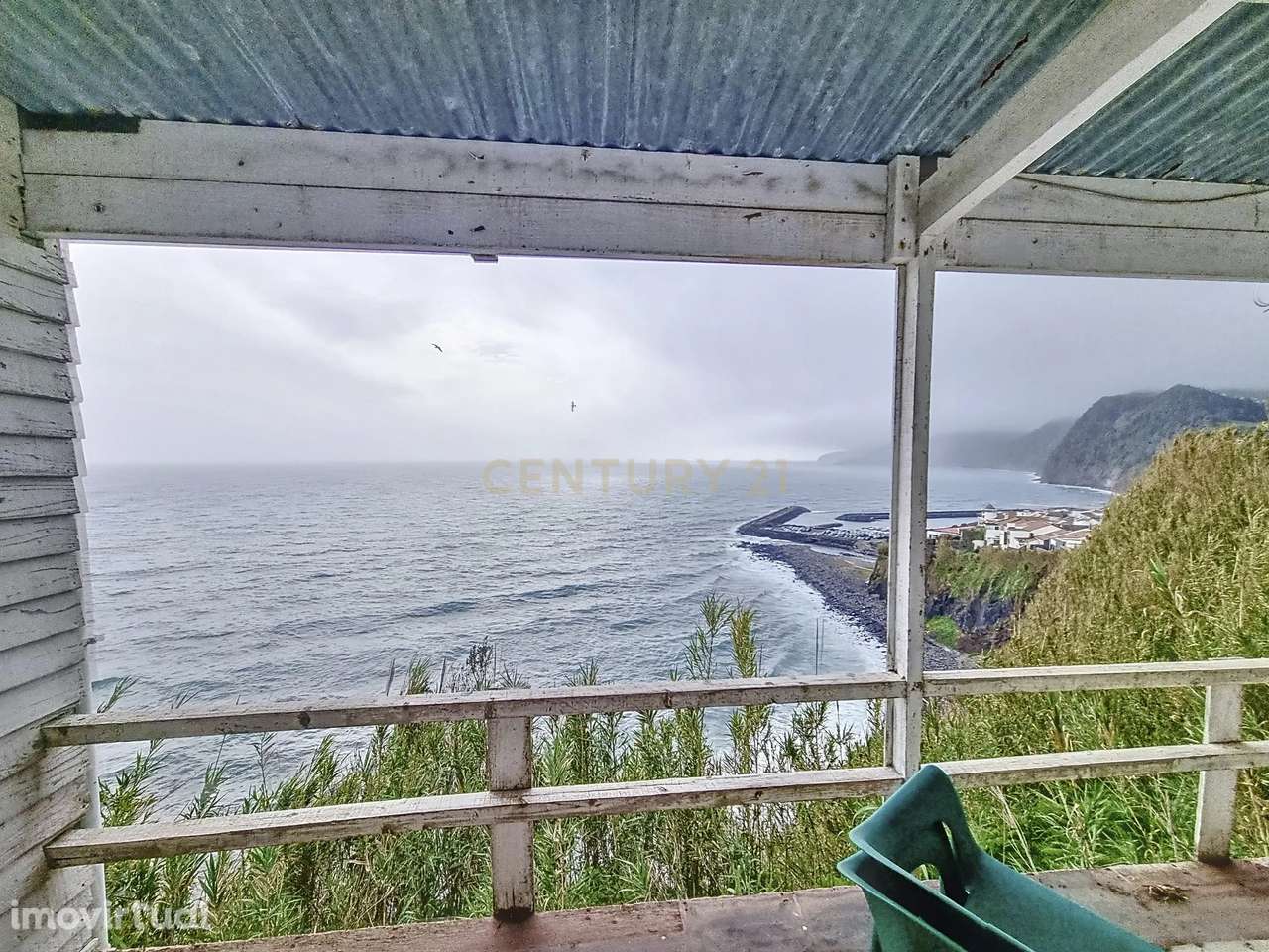 Terreno com Casa de Madeira e Vista Mar - Grande imagem: 2/20